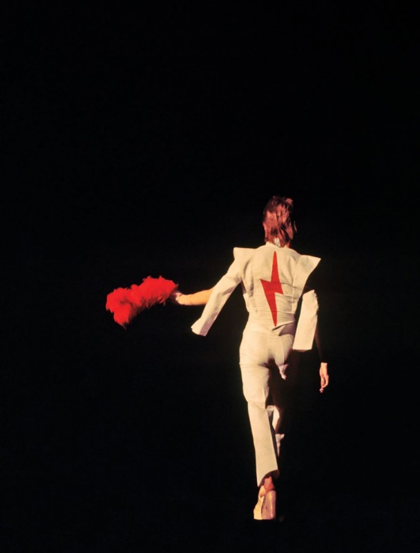 David_Bowie_1973-889x1170