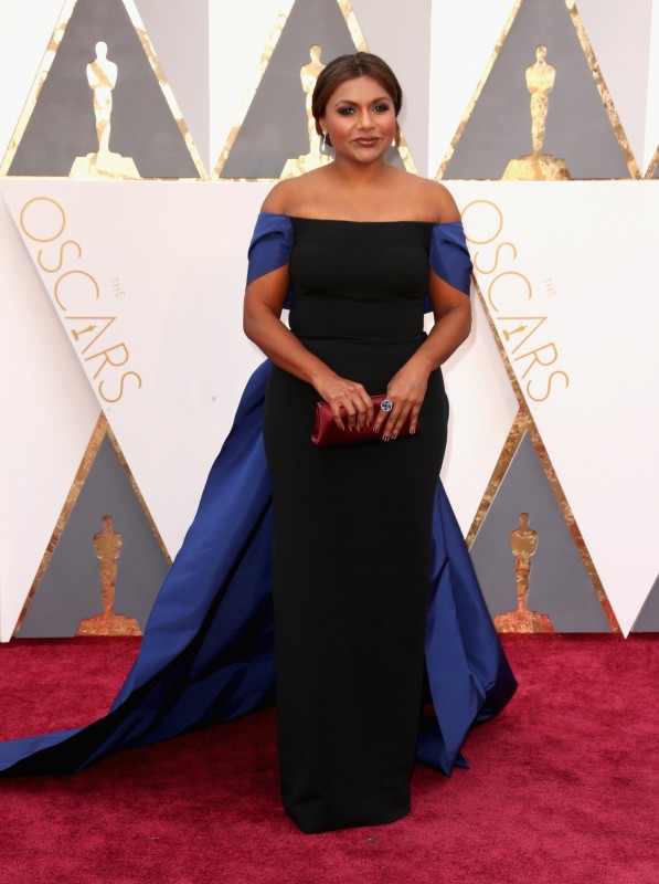 mindy-kaling-oscars-red-carpet-2016
