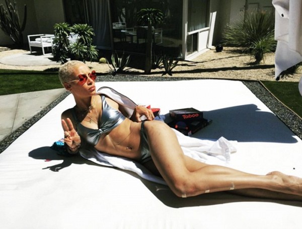 londons-got-a-new-it-girl-and-shes-way-cooler-than-your-average-1739369-1461149379.600x0c