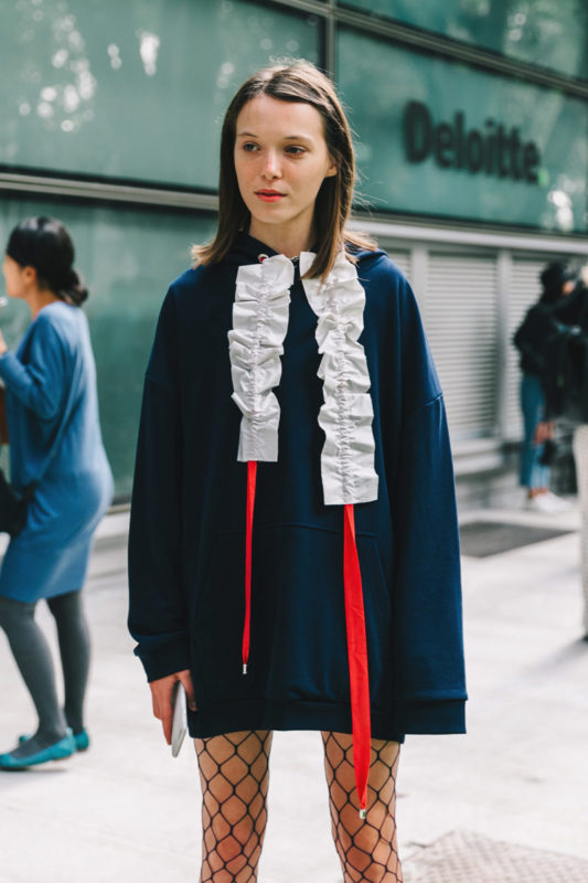 street_style_milan_fashion_week_versace_giamba_armani_722110443_800x