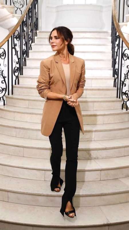 victoria-beckham-london-fashion-week-outfit-267828-1537091609088-main.500x0c