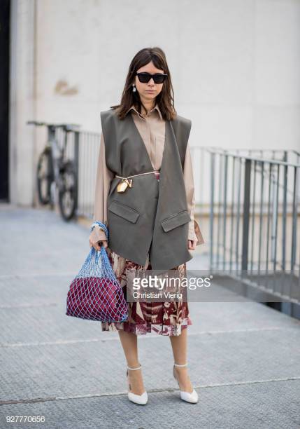 PARIS, FRANCE - MARCH 05: Natasha Goldenberg wearing net bag is seen outside Giambattista Valli during Paris Fashion Week Womenswear Fall/Winter 2018/2019 on March 5, 2018 in Paris, France. (Photo by Christian Vierig/Getty Images)